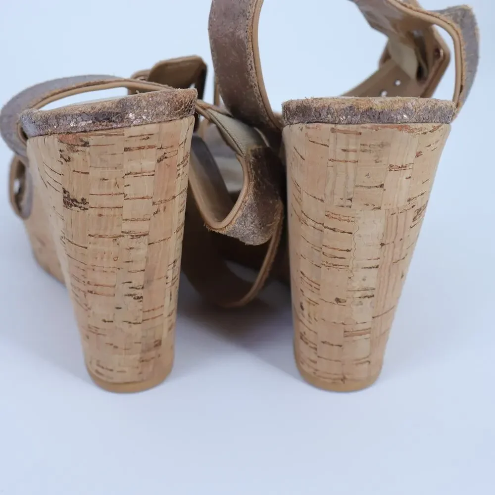 STUART WEITZMAN Annex Penny Wedge Sandal Crackled Leather Gold Metallic Womens 7 - Picture 5 of 10